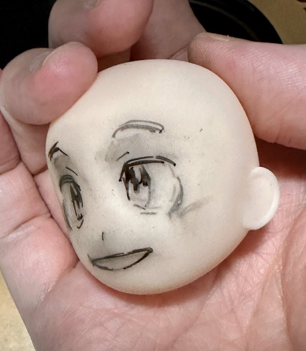 「立体の上に顔描くの難しいんじゃが!表面ザラザラしてるから鉛筆乗るかと思ったら全然」|北のイラスト