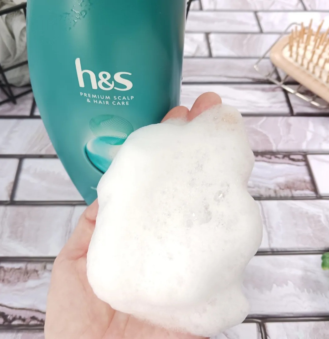 Miti_995's tweet photo. エイチアンドエス様からいただきました

「h&amp;s リフレッシュシャンプー」
地肌すっきりさらさら髪へ導いてくれるそう✨️泡立ちが良くてさらっとするような使用感です。上品な香りも素敵だし洗い流しがはやく好きな使い心地です✨️
#エイチアンドエス #リフレッシュシャンプー #ヘアケア https://t.co/4h4S010VTH