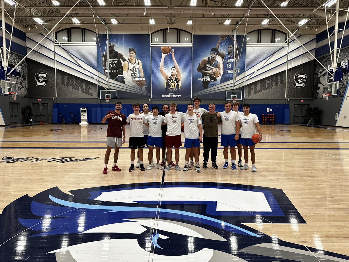 isumbbmanagers's tweet photo. Cyclone Nation‼️
Your Cyclone Men’s Basketball Managers would like to inform everybody:
They are 1-0 on the year!!
Thanks to the @themanajays for having us out. Tough gritty game, 73-71 finish with a wild 20 point comeback from the Cyclones.
@ManagerGames_ https://t.co/ffyOFpKzxi