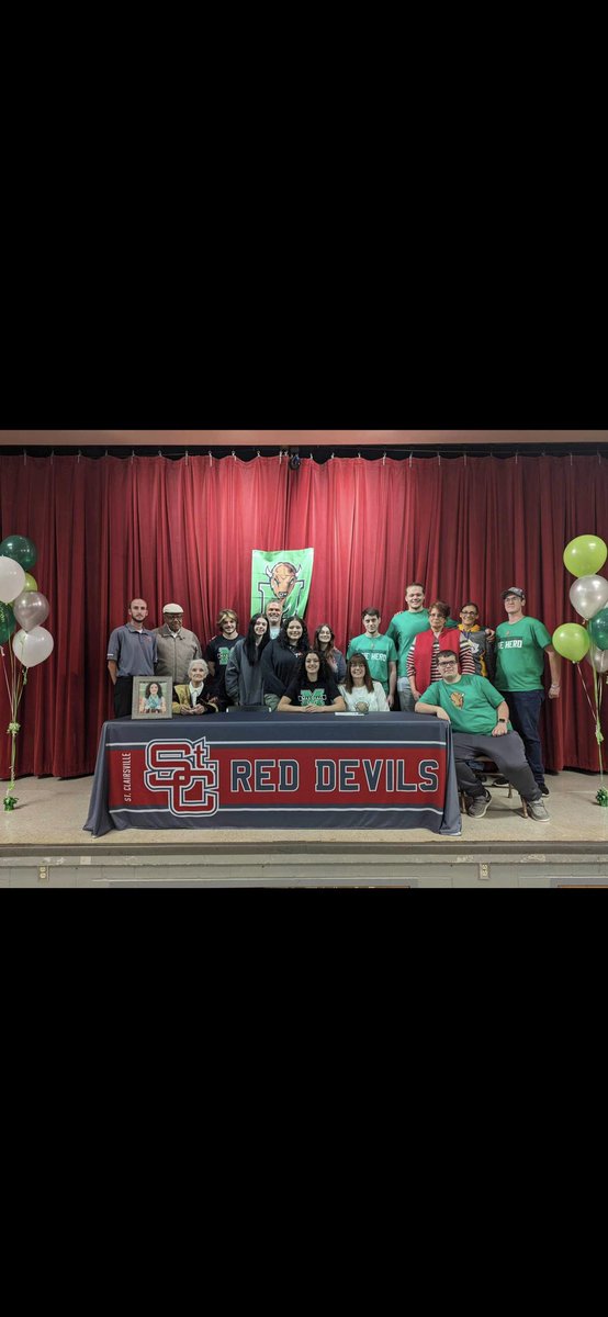 Emma Henry tweet media