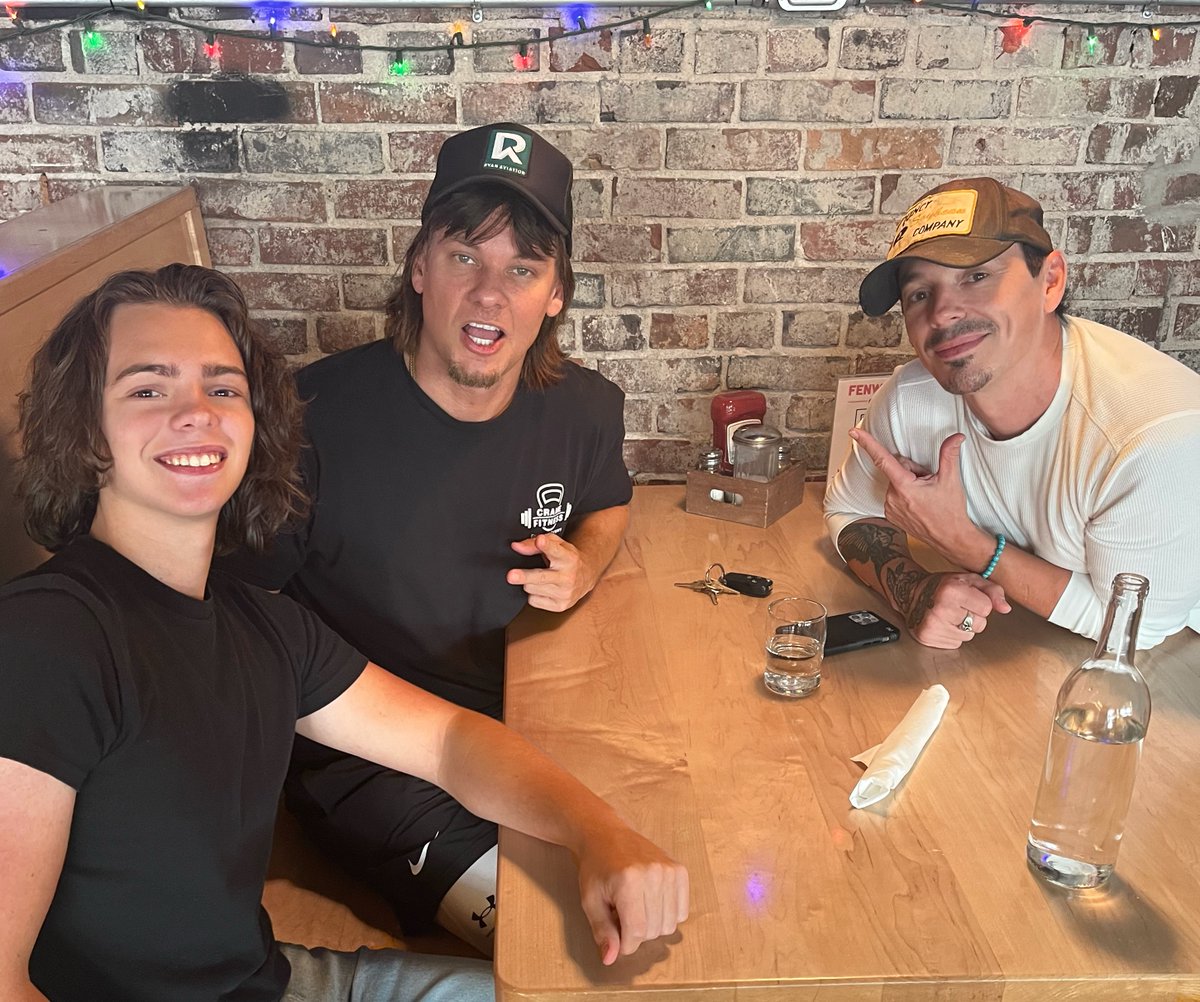 How Lucky for legendary " Theo Von " to bump into us today ! 😂  Theo is LITERALLY Jack's Favourite Comedian !! Such a Lovely guy too ,  thnx for taking the time brutha !  We appreciate you !! and Hope you enjoy our music ! @Theovon

#jackandtim #theluckyones #theovon