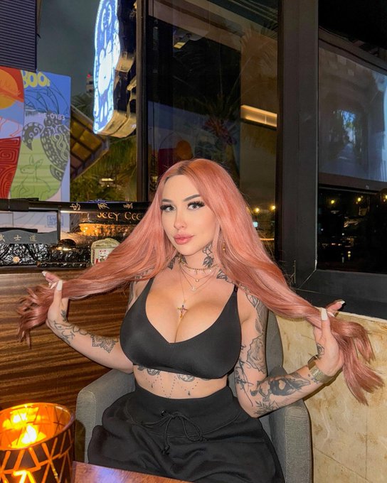 Hello 💦💦💦 https://t.co/PtCbuWRm0p