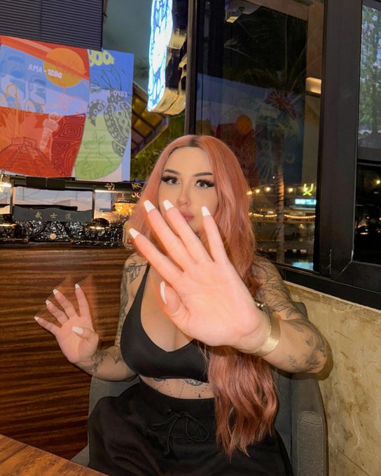 Hello 💦💦💦 https://t.co/PtCbuWRm0p