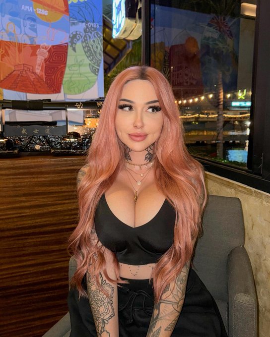 Hello 💦💦💦 https://t.co/PtCbuWRm0p