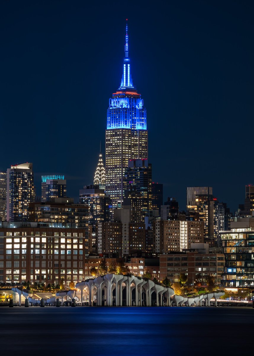 Stunning views from Hoboken NJ. The @EmpireStateBldg looking fabulous in Blue this evening. 
Lit in Blue with the Hemsley Trust in Honor of #WorldDiabetesDay #NYC