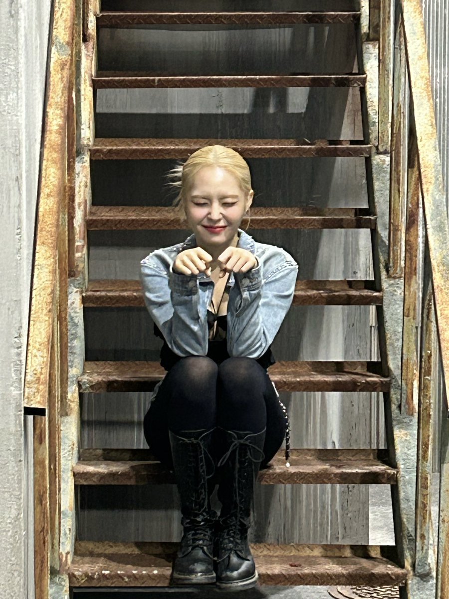 로냥이 저요 제가 데려갈래요 제발 저요 제가 아니면 안 돼요 제발 저요 오직 이날을 위해서 지금까지 살아왔어요 제발 제가 된다면 죽어도 여한이 없어요 제발 저요 저요 저요 저요 제발 저요 저는 저요 밖에 모르는 저요예요