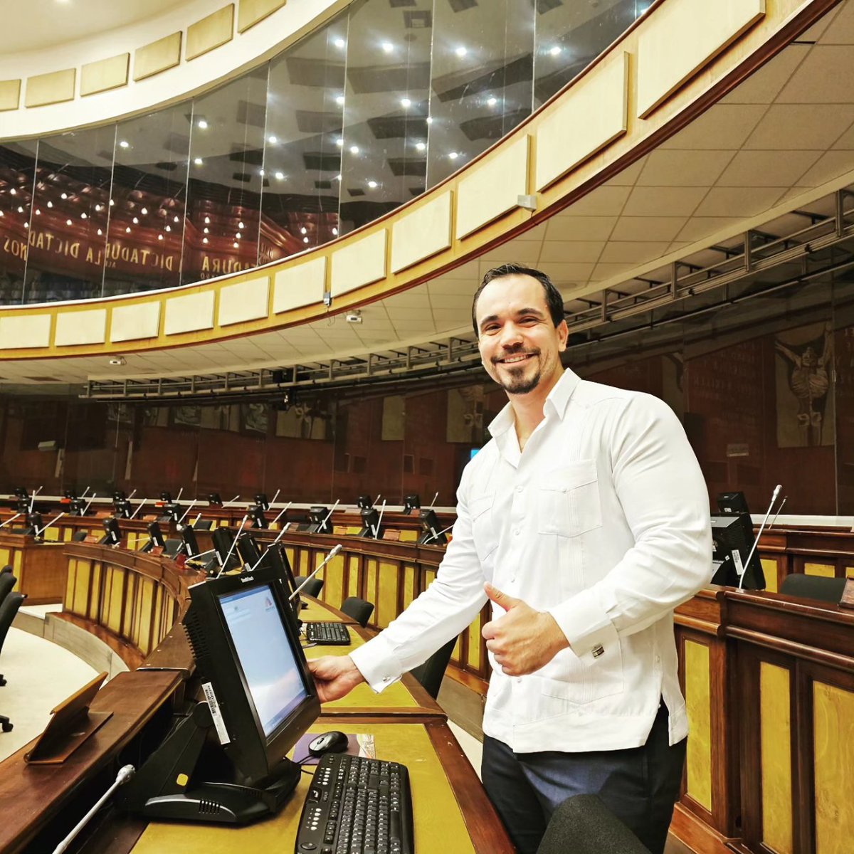 jonathan_parra_'s tweet photo. Gracias #Guayas , esta curul es por ustedes, con ustedes y para ustedes.
Todo listo, documentación entregada y Asambleísta habilitado. 😎
Desde el viernes 17 de noviembre, junto con nuestro Presidente @DanielNoboaOk iniciamos el #NuevoEcuador
@AsambleaEcuador https://t.co/OugqhGLlH0