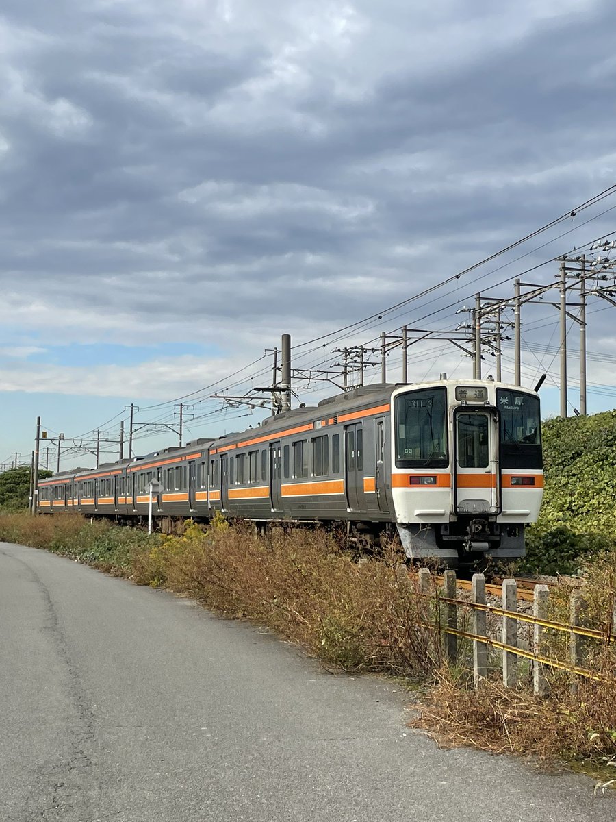 takkin_engine_d's tweet photo. 217F普通米原行きは311系G3編が運用に入りました🫡
#217F
#311系
#G3
#JR東海_運用 https://t.co/YiIikvhYAz