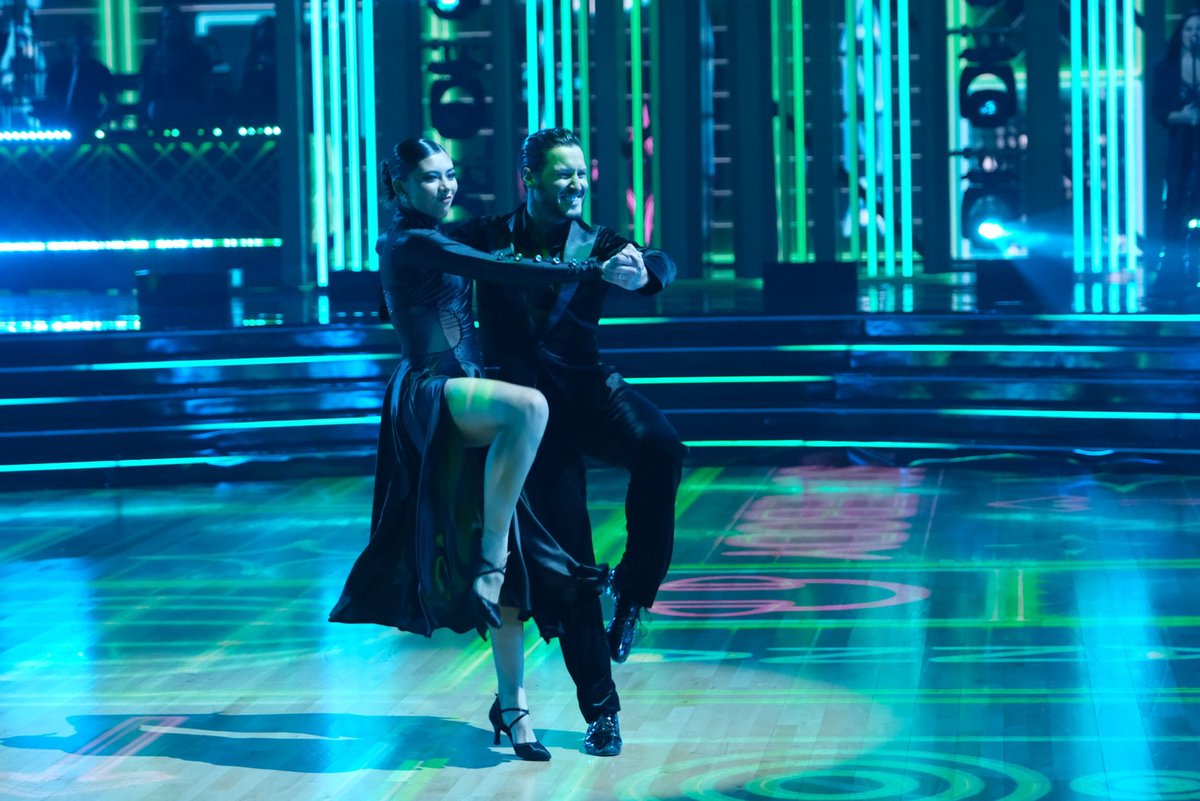 officialdwts's tweet photo. We absolutely wanna dance with Xochitl Gomez &amp; @iamvalc 🤩 #DWTS #WhitneyHoustonNight https://t.co/0Y3wb4J0gm