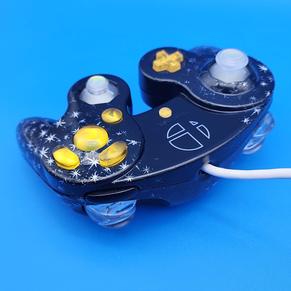 Sage_SSBM's tweet photo. Moonlight 🌙
- Phob or Jp White Motherboard 
- Painted Shell 2k CC'ed @QofDQ 
- Bald Buttons @QofDQ 
- Resin Sticks @QofDQ 
- Resin Triggers @ToastyTilapia
- Snapback Capacitor @Ho0dguy 
- Sage Triggers (Heated Lubed &amp; Clipped) 
20+ Premades up on the website 💻 https://t.co/aOAcoM9QLd