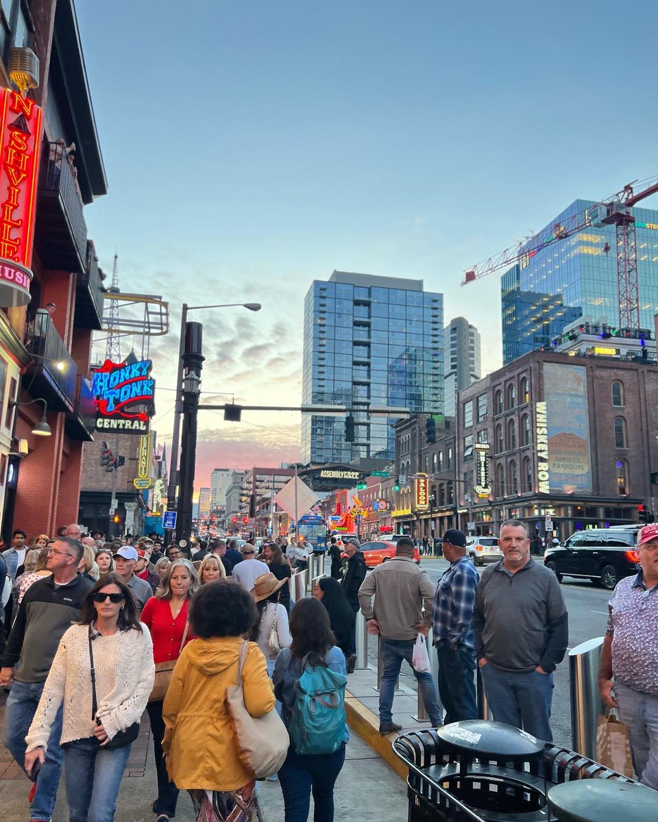 reaalestErica's tweet photo. 31st bday in Nashville 🤠 https://t.co/y8lenb6KlZ