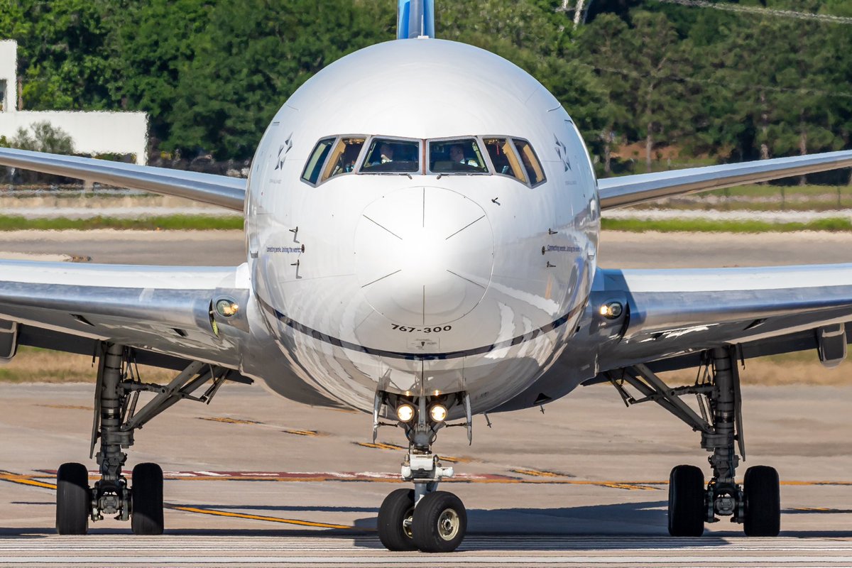 UnitedFlyerHD's tweet photo. United B767-300ER lining up on Houston IAH 33L
#unitedairlines #boeing #boeinglovers #boeing767 #b767300er #staralliance #n643ua #avgeek #aviation #houstonspotters https://t.co/HvtykXSZlu