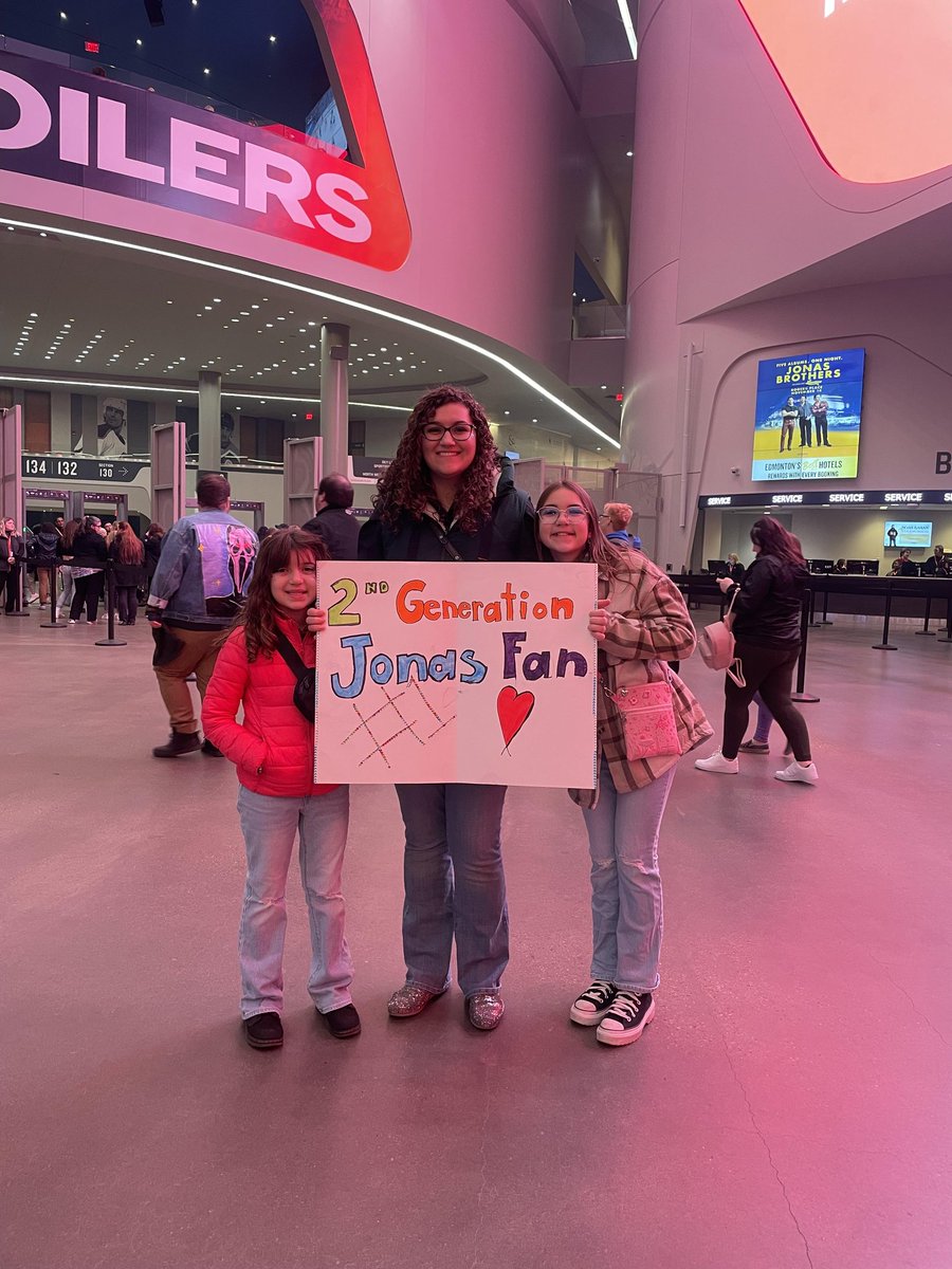 coolKristinaa's tweet photo. The security took our posters away at Rogers place. so I'm posting in hopes the @jonasbrothers will see them here. Even though other people got to keep theres. https://t.co/vZLYtKve2l