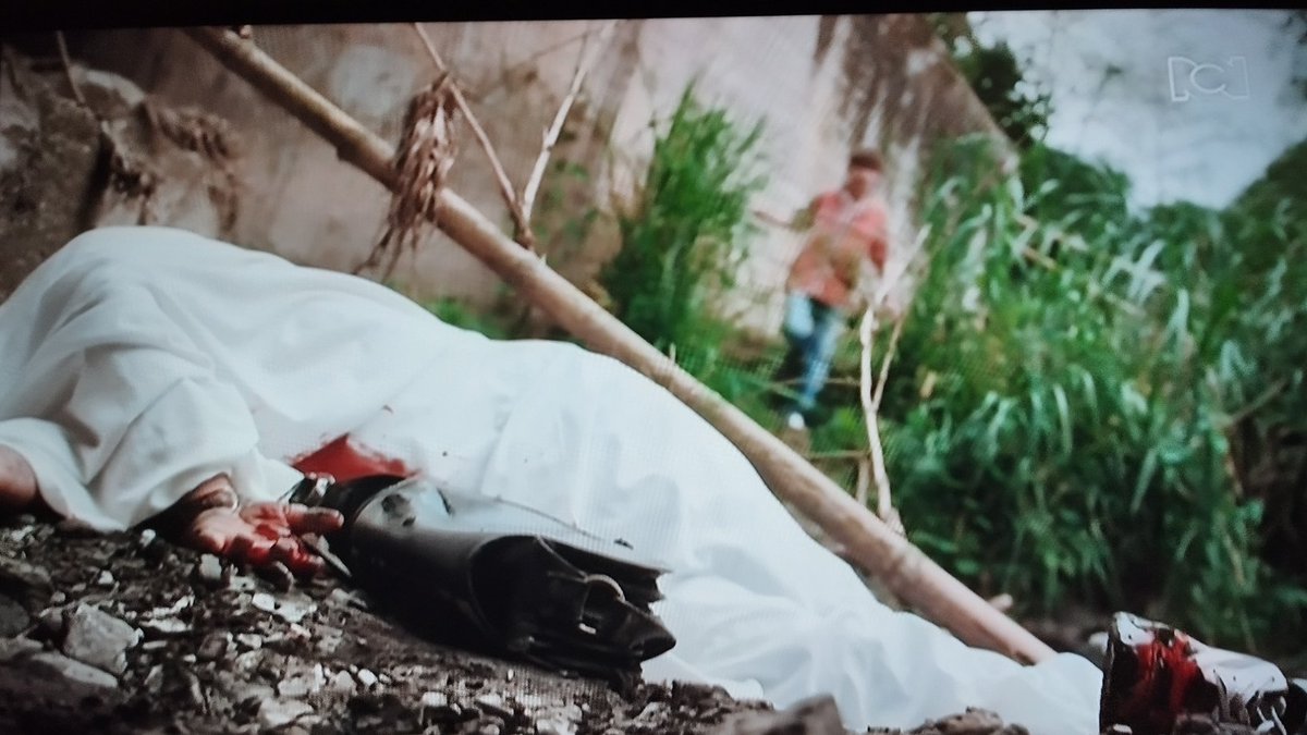 EjmoralesA's tweet photo. #Rigo los que hayan llorado con estas escenas sepan que es la realidad que han vivido muchos de nuestros campesinos, víctimas de unos y de otros, pero que sabroso es decir si a la guerra desde la ciudades. Gracias a estos actores, que talento para trasmitir sensaciones. 👌🏻 https://t.co/QBzd5C0016