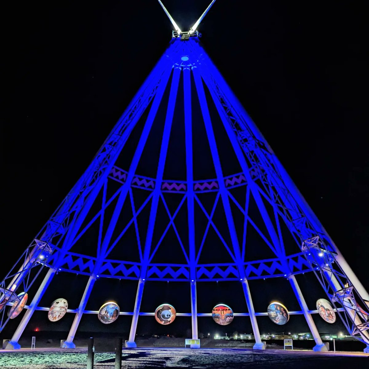 The Saamis Teepee lit up blue in #MedHat in recognition of  #WorldDiabetesDay @JDRF_Canada #NDAM2023 #WDD2023