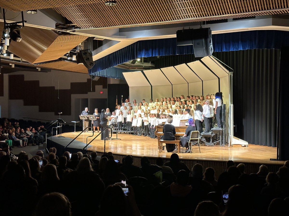SMCPS_FineArts's tweet photo. Great performance this evening! Congratulations, members of the All-County Elementary School Chorus. Also, a big thank you to Ms. Baker and all of our incredible elementary directors. https://t.co/B1fyRIyN5r