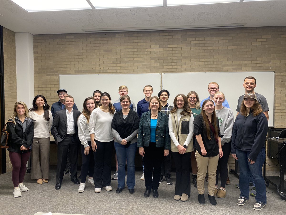 Enjoyed meeting with my fellow bulldogs at the <a href="/DrakeUCR/">Drake College Republicans</a> &amp; Drake Law Republicans meeting this evening!

Iowa’s future is in good hands!