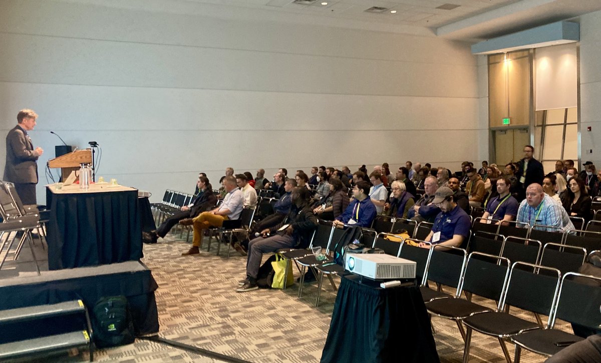 WorkflowsCI's tweet image. Thrilled with the turnout of 120+ participants at #SC23 BoF! 🎉 We delved into Modern Workflows for Continuum & Cross-Facility Computing, advancing the frontiers of computational sciences. Thanks to all for the amazing collaboration! #WorkflowsCommunity #HPC #AI #Science