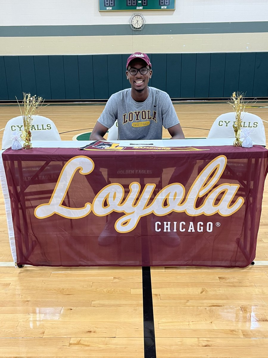 CyFallsHoops's tweet photo. Brayden Young officially signs with @RamblersMBB today! We are so proud of the player Brayden has become because of the work he puts in. A tremendous student, player, and teammate. He hasn’t even scratched the surface of his potential! Congratulations!
#TraditionLivesHere https://t.co/HhjQyq35G8