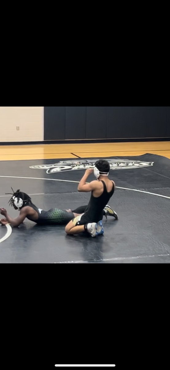 KnightdaleWrest's tweet photo. Knightdale wrestling wins over Southeast Raleigh and Granville Central to move to 2-0 on the season. 

Knightdale- 42
Southeast Raleigh- 33

#EarnTheShield https://t.co/aObRIX77kl