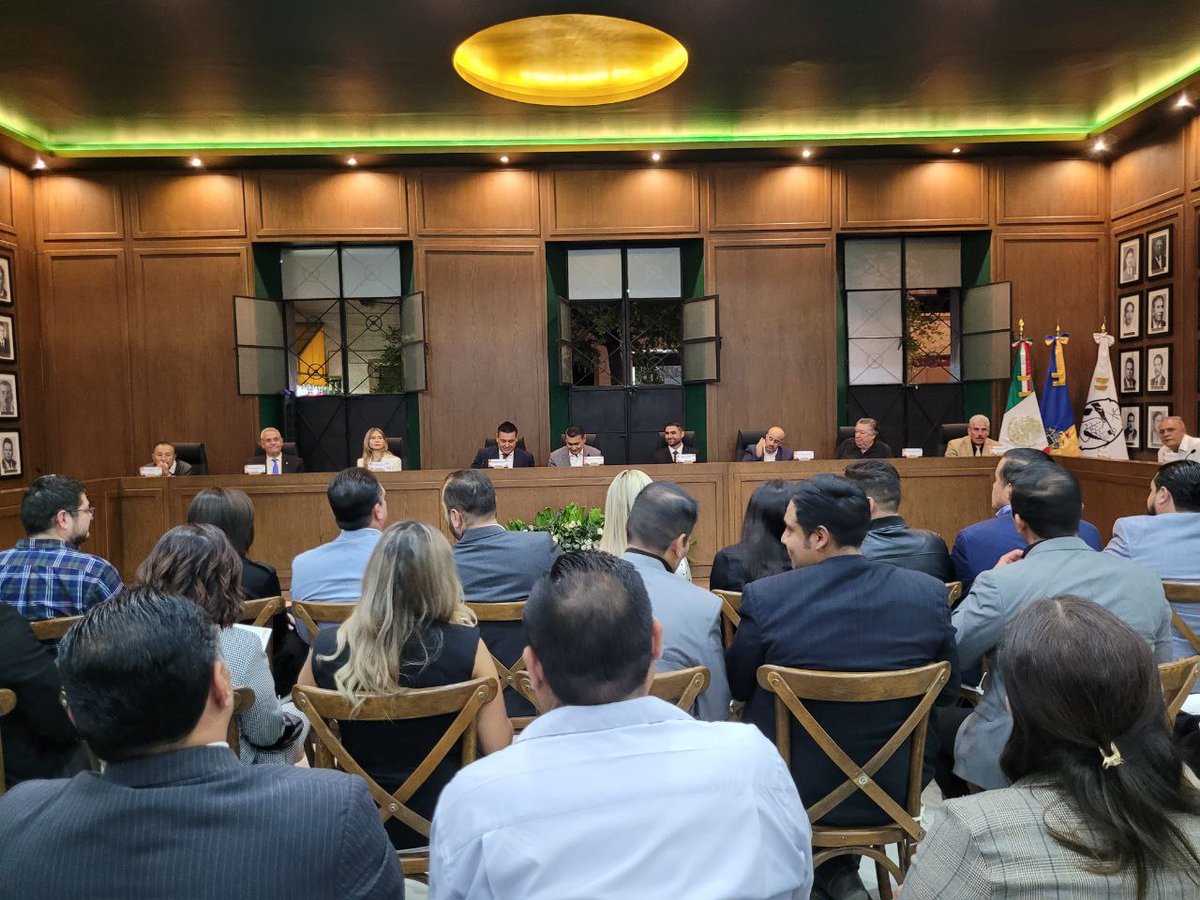 SalvadorZamoraZ's tweet photo. Nuestra historia nos dice de dónde venimos y nos hace reflexionar hacia dónde ir. Inauguramos la sala de expresidentes para honrar a quienes han construido el camino de lo que es Tlajomulco actualmente.  

Únete a la transmisión #EnVivo: https://t.co/GU0iyrrVao. https://t.co/1xVDSUU5z4