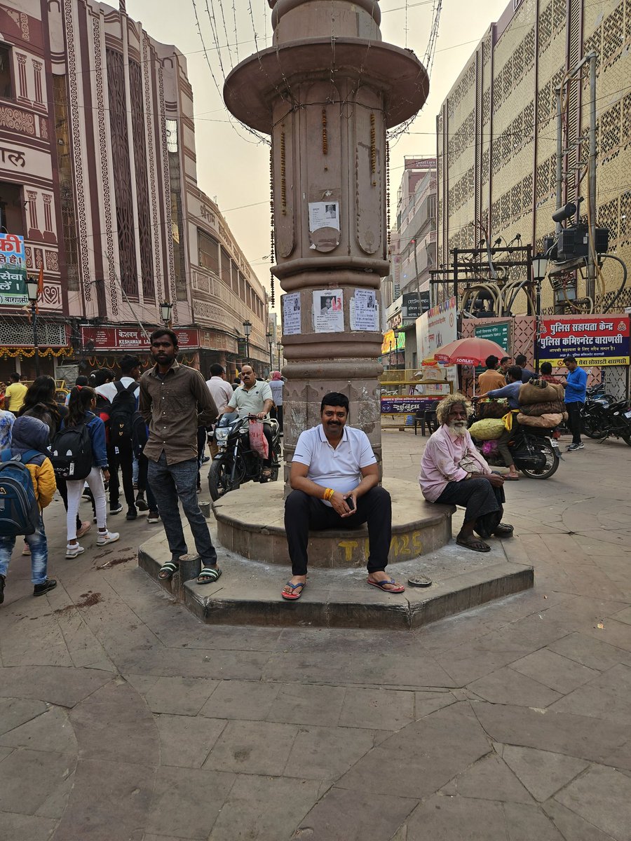 rakeshbjpup's tweet photo. ई बनारस हव...सुबहे बनारस https://t.co/6Qvgjbj2ff