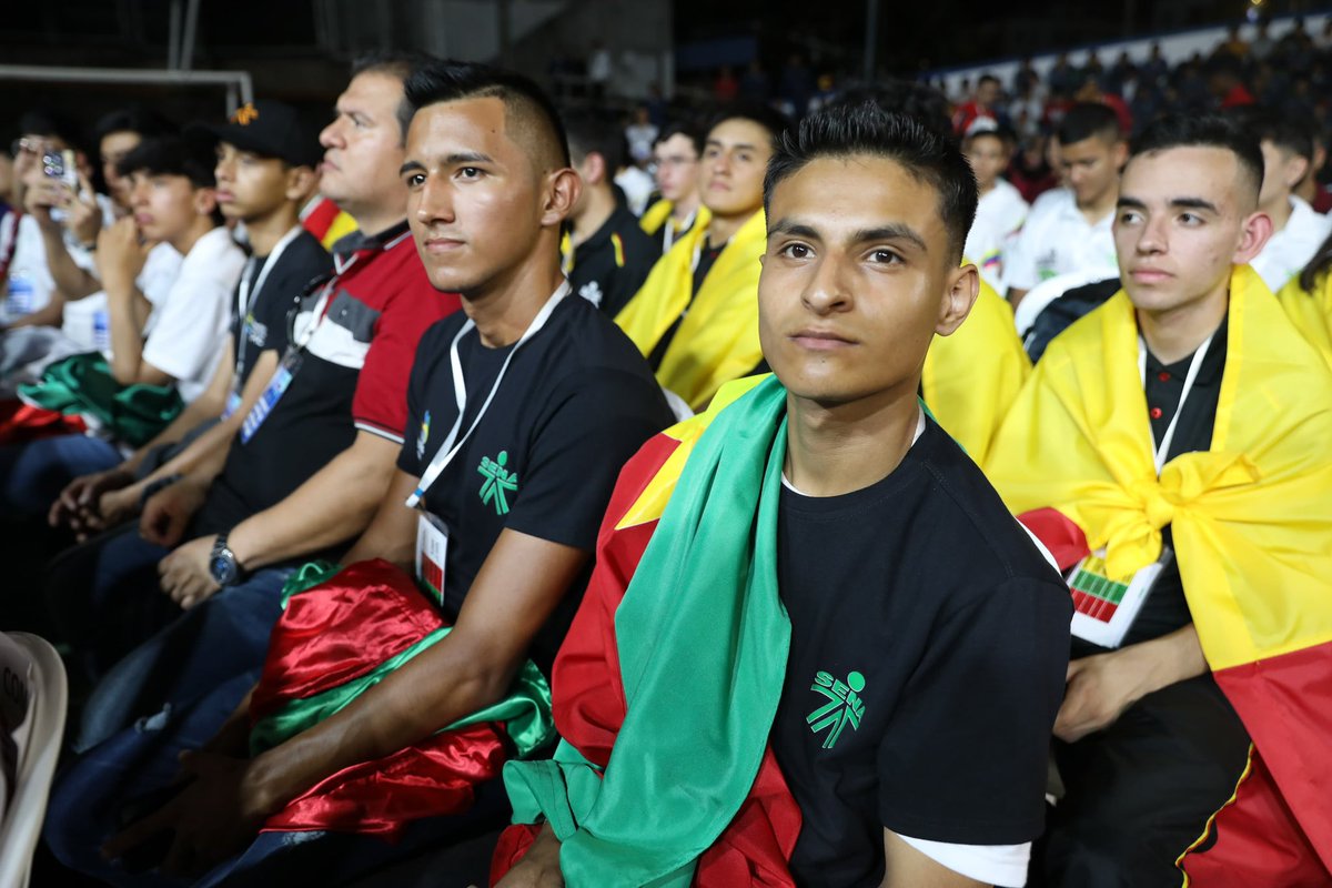 senahuila's tweet photo. Con una emocionante ceremonia en la que se evidenció la alegría y orgullo de nuestros aprendices, en #Neiva se realizó la apertura oficial de la II fase de la competencia WorldSkills, en la que participan 113 aprendices de 22 regionales del @SENAComunica. ¡Bienvenidos todos! 👏🥳 https://t.co/hQcG8AP0Yn