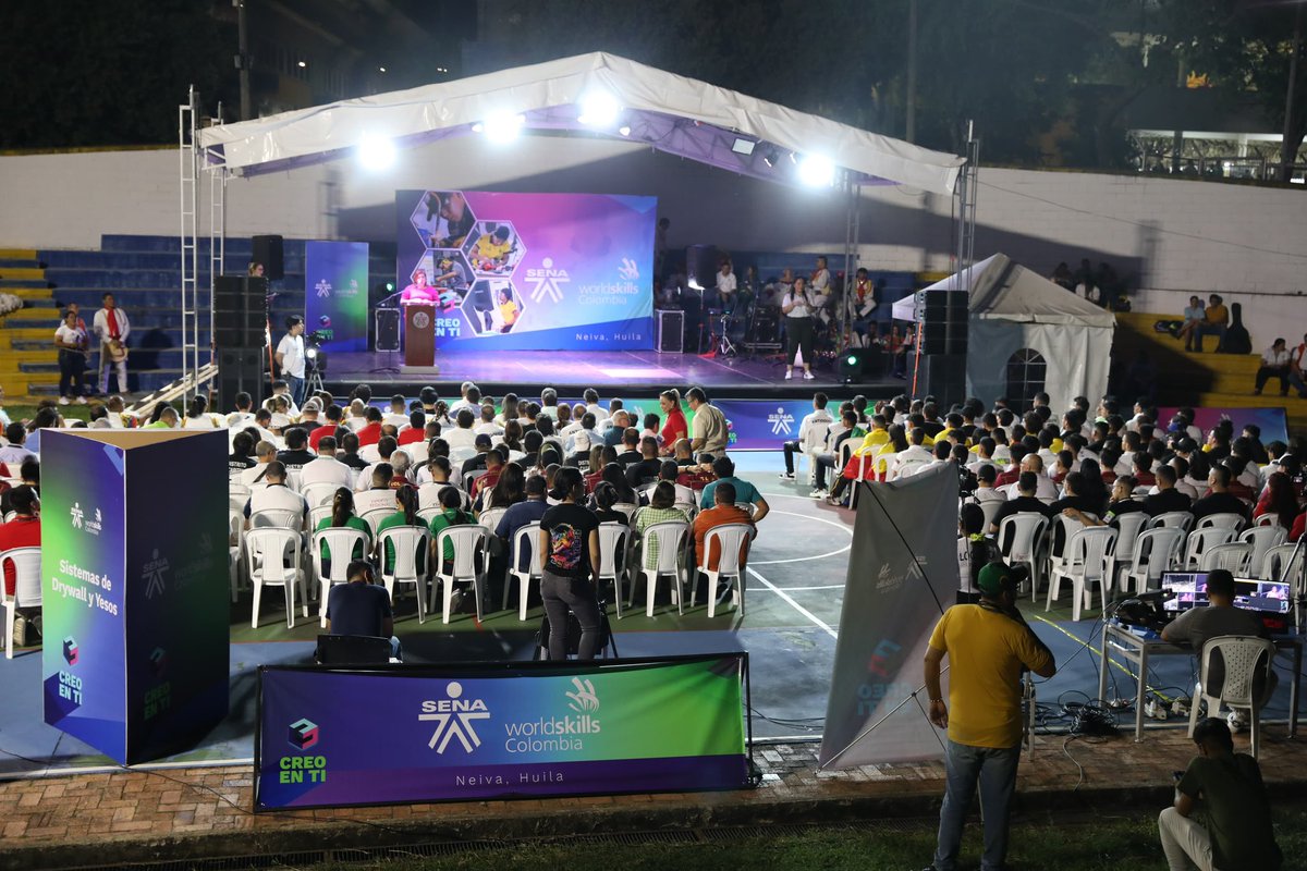 senahuila's tweet photo. Con una emocionante ceremonia en la que se evidenció la alegría y orgullo de nuestros aprendices, en #Neiva se realizó la apertura oficial de la II fase de la competencia WorldSkills, en la que participan 113 aprendices de 22 regionales del @SENAComunica. ¡Bienvenidos todos! 👏🥳 https://t.co/hQcG8AP0Yn