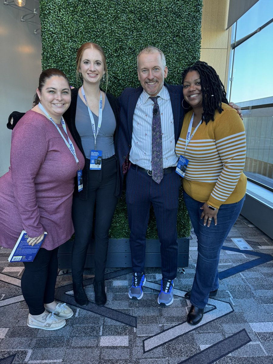 Shoutout to our school team who attended the Innovative School Summit! They were able to bring back a variety of strategies to support our students’ academic and social emotional needs.@gerrybrooksprin @RonClark88 #investinyourteam @CaneRunCougars