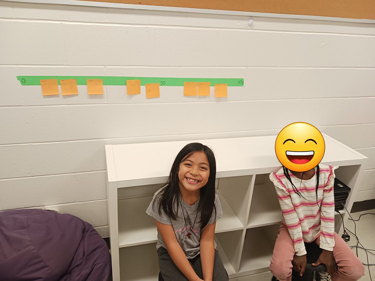 MsKenna_ocsb's tweet photo. @StKateriOCSB grade 2 friends used number lines to help estimate, compare and order numbers.  #ocsbMath #beSKT https://t.co/6TWC9IIiYR