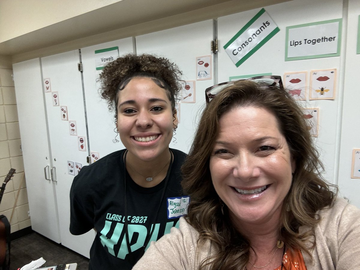 theribbita2026's tweet photo. Freshman day of service @HumbleISD_FE for my cutie. Thanks for the photo @wbfowler96 💚🖤#KPHS #Serve https://t.co/lCDB4G3MvR