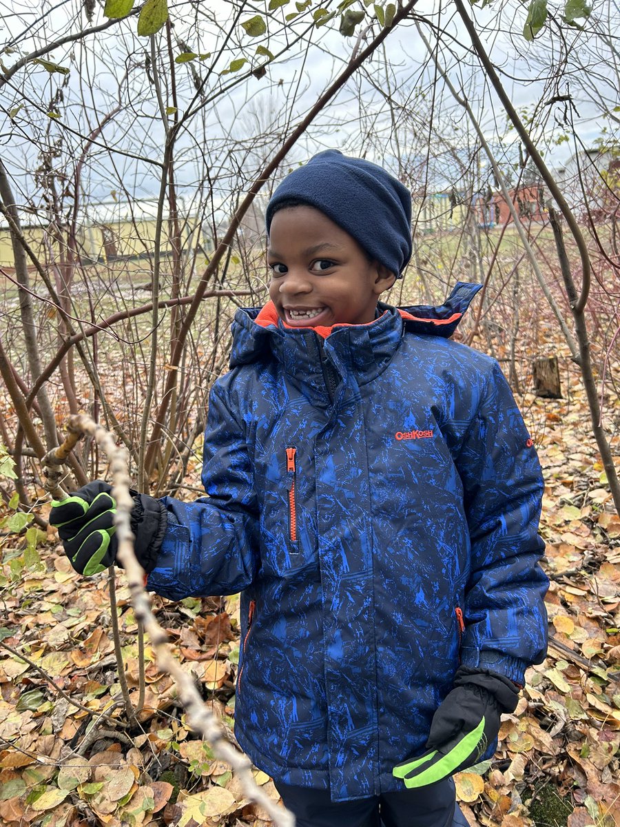 MrsCarrier23's tweet photo. We took our science block outside today with our #ocsbOutdoors magnifying glasses! Students loved inspecting the soil, the trees, moss and footprints we found along the way. #beSKT @StKateriOCSB https://t.co/vukdZddnnR