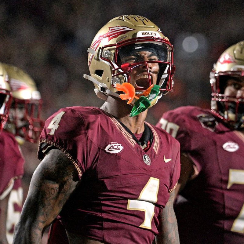 Florida State vs. Washington Comparison: Strength of Record: Washington: 2nd ☔️ Florida State: 3rd Strength of Schedule: Washington: 43rd ☔️ Florida State: 55th Best Wins: Washington: #6 Oregon, #22 Utah, 7-4 USC ☔️ Florida State: #15 7-3 LSU, 6-4 Duke What is going on? 🤔