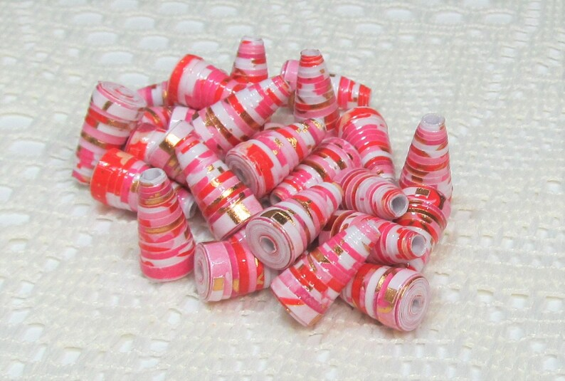 paperbeadboutiq's tweet photo. Paper Beads, Loose Handmade Jewelry Making Supplies Craft Supplies Cone Valentine's Day Design with Gold Foil https://t.co/BEzpApVciw via @Etsy https://t.co/cdoc0u0aXF
#conebeads #handmadesupplies #paperbeads #jewelrycomponents https://t.co/9H4WCH14vr