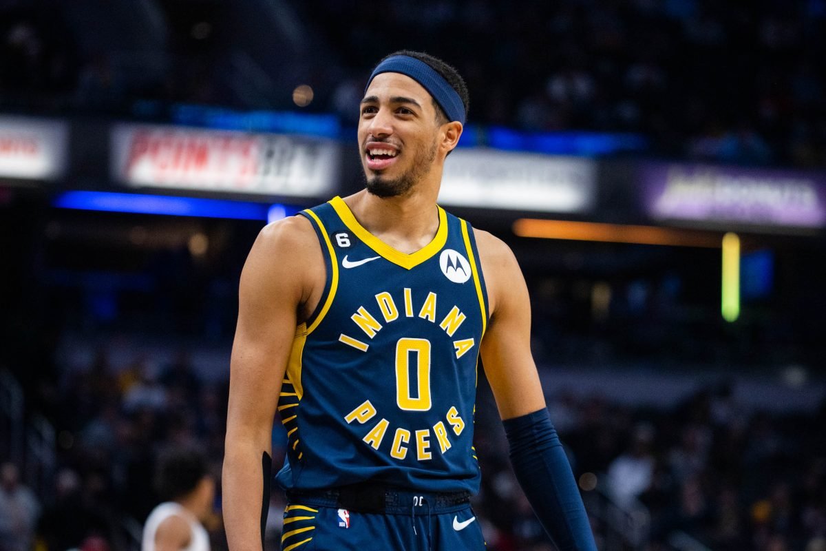 big_business_'s tweet photo. Tyrese Haliburton this season:

33 PTS 15 AST
20 PTS 11 AST
21 PTS 13 AST
19 PTS 13 AST
18 PTS 13 AST
43 PTS 12 AST
23 PTS 8 AST
16 PTS 13 AST
29 PTS 10 AST
25 PTS 17 AST

best point guard in the east https://t.co/l7cBSSR9b7
