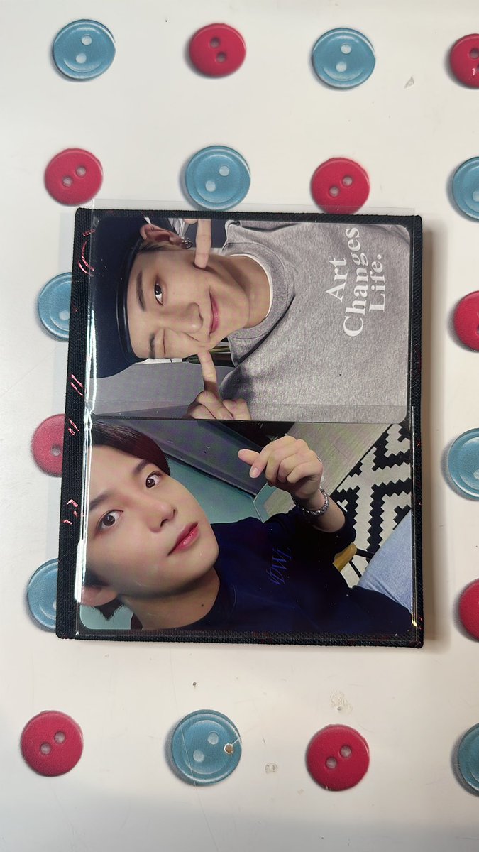 mapless_journey's tweet photo. ITP was my first fic 1. in the octavo size, 2. with a two-color cover, and 3. with custom end papers. But it’s tiny and adorable! A fun little size for short fics. ( it’s the size of two photocards, if you’re really curious! ) https://t.co/sr6S9ZTfn4