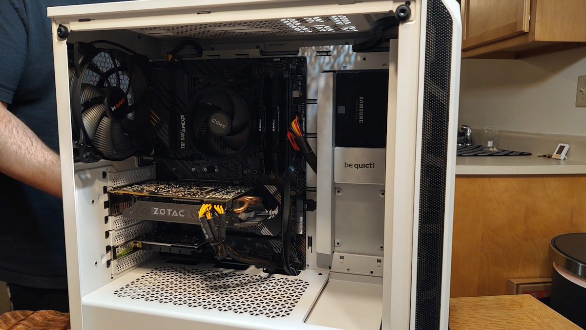 AgreeableMeka's tweet image. Also forgot to post my first self built PC with a new sick tower. Just need a new graphics card and I'm golden!