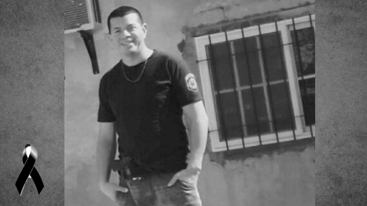 Rosariociudadok's tweet photo. Subinspector Leoncio Bermúdez lo mataron hoy en el Hospital Provincial en el cumplimiento de su deber

Toda la solidaridad con su familia, QEPD

La peor gestión de la historia de Santa Fe. https://t.co/Wx6xNh6D6w