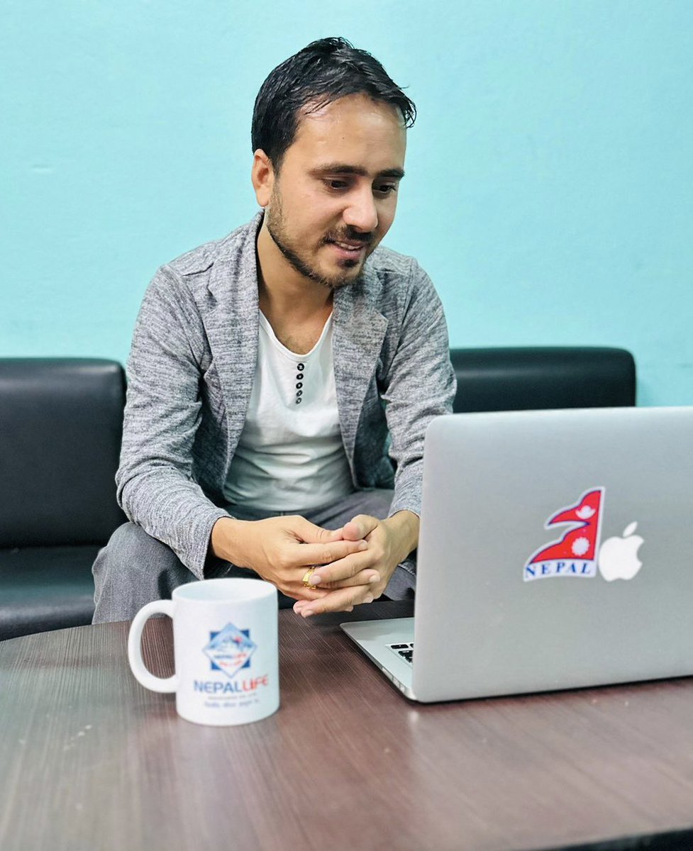 नेपाल तथा बिस्वभर छरिएर रहनु भएक् ट्विटर जगतमा प्रयोगकर्ता (ट्विटे) सम्पूर्ण नेपाली दिदि बहिनिहरुमा आजको यस पवित्र दाजु बहिनि दिदि भाइको अटुट सम्बन्धको पर्व भाइटिकाको  पावन अवसरमा सुख शान्ति समृद्धी सुस्वास्थ्य एवं दिर्घायुको हार्दिक मंगलमय शुभकामना ब्यक्त गर्दछु 😍
#नेपालको_राम
