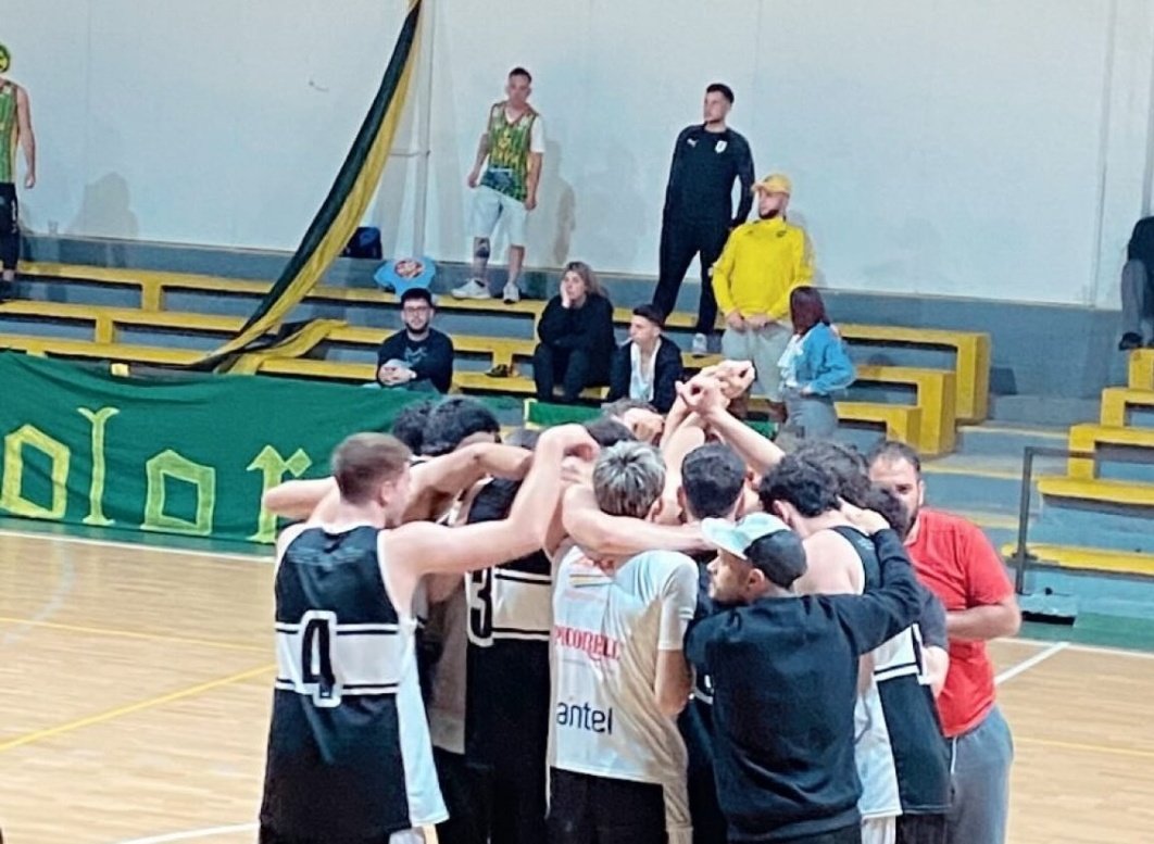 -<a href="/DTAFubb/">DTA</a> 
Layva 80 Def. De Maroñas 90
Juan Faguaga 19
Albatros 80 Capurro 88
Sebastian Alvarez 26
Yale 78 Ateneo 75
Joaquin Diaz 18
Marne 77 Danubio 71
Agustin Da Costa 18
Auriblanco 86 Juventud 94
Ivan Decena 23
Susp x problemas en reloj de 24 Paysandu-San Telmo se juega mañana