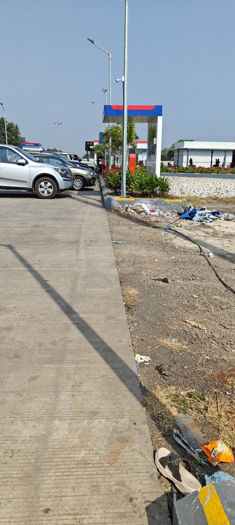 sailorsaurabh's tweet photo. @HPCL @NHAI_Official @nitin_gadkari @OfficeOfNG  JR Mehta Petrol pump on Samriddhi expressway has very dirty toilets, very dirty restaurant area, restaurants does not have anything to eat.  I am a tourist and our expectations are high https://t.co/nocFnS4yK4