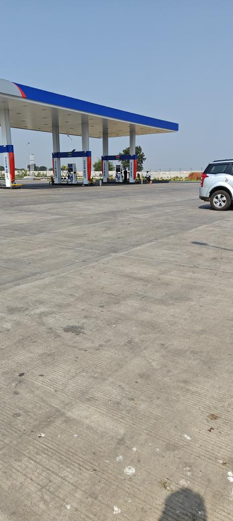 sailorsaurabh's tweet photo. @HPCL @NHAI_Official @nitin_gadkari @OfficeOfNG  JR Mehta Petrol pump on Samriddhi expressway has very dirty toilets, very dirty restaurant area, restaurants does not have anything to eat.  I am a tourist and our expectations are high https://t.co/nocFnS4yK4
