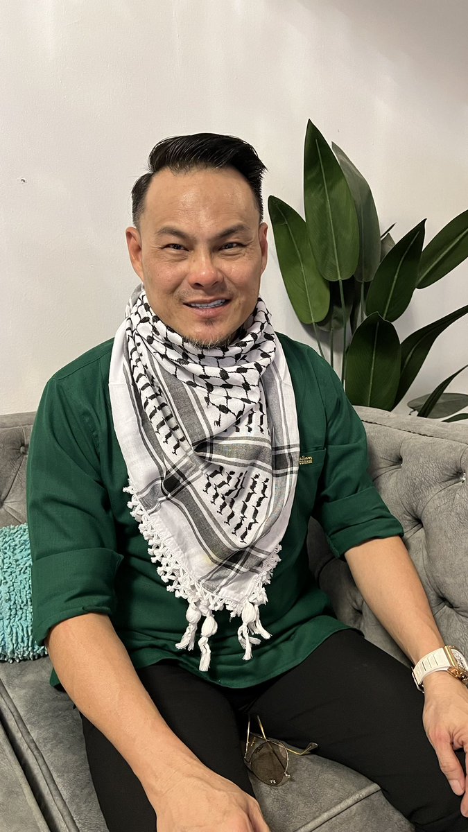adam_corrie's tweet photo. Hari ini saya pakai hijau 
WEAR GREEN  FOR PALESTINE 🇵🇸🇵🇸🇵🇸
15 November 2023
.
Senyum selalu
Selalu bersangka baik
InsyaAllah hati tenang 
#adamcorrie #green #weargreenforpalestine https://t.co/Y0ssNbLPxL