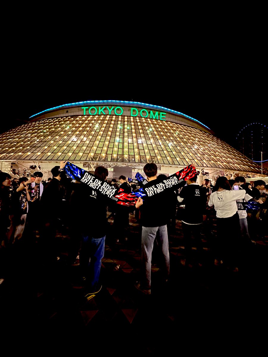 TRyuki18's tweet photo. ＶＳ
東京ドーム
#ONEOKROCK 
#MYFIRSTSTORY https://t.co/PTaDQggM7j