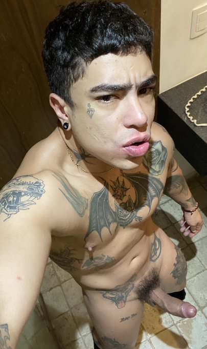Cain Gomez - Un voluntario que se arrodille y me saque la leche con la boca ?? 😈 https://t.co/fVdHAXJygs https://t.co/bVQF1er584