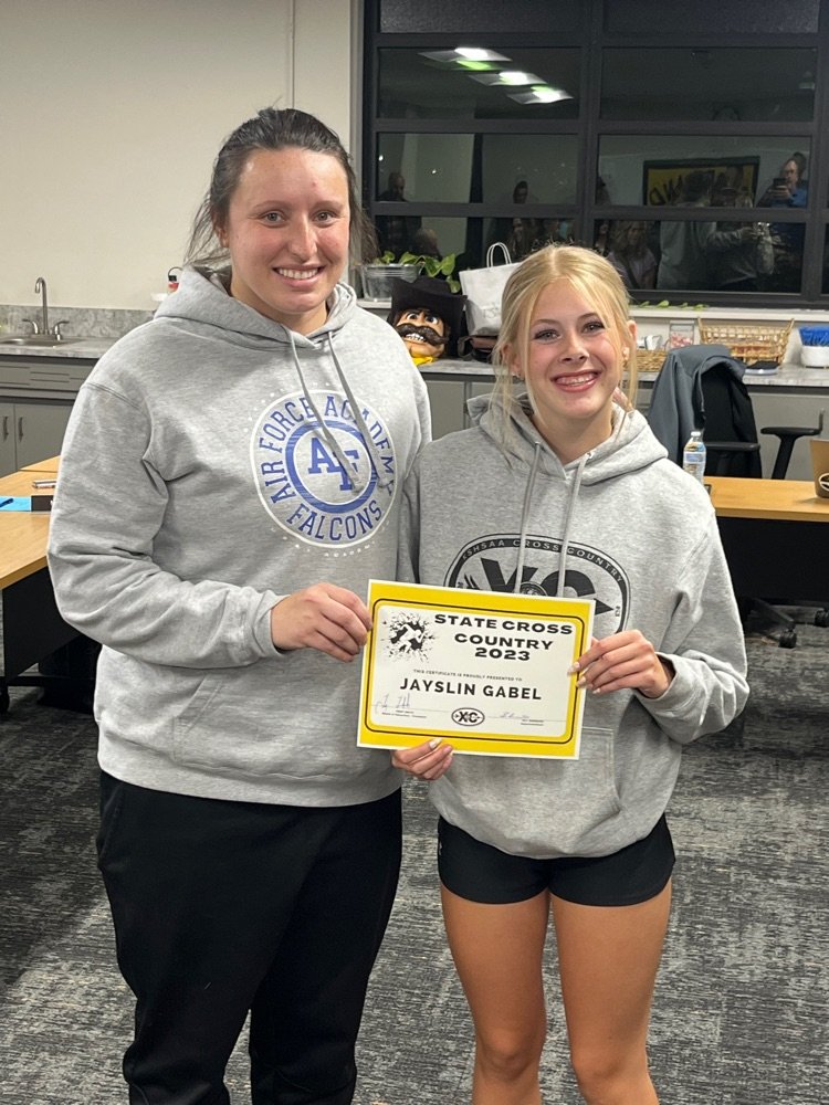 billbiermann1's tweet image. Recognized 4 of our girls fall sports at our BOE mtg last night with State qualifiers in golf, tennis, cross country, and volleyball #ghspride