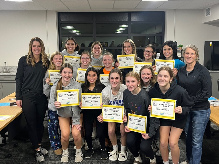 billbiermann1's tweet image. Recognized 4 of our girls fall sports at our BOE mtg last night with State qualifiers in golf, tennis, cross country, and volleyball #ghspride