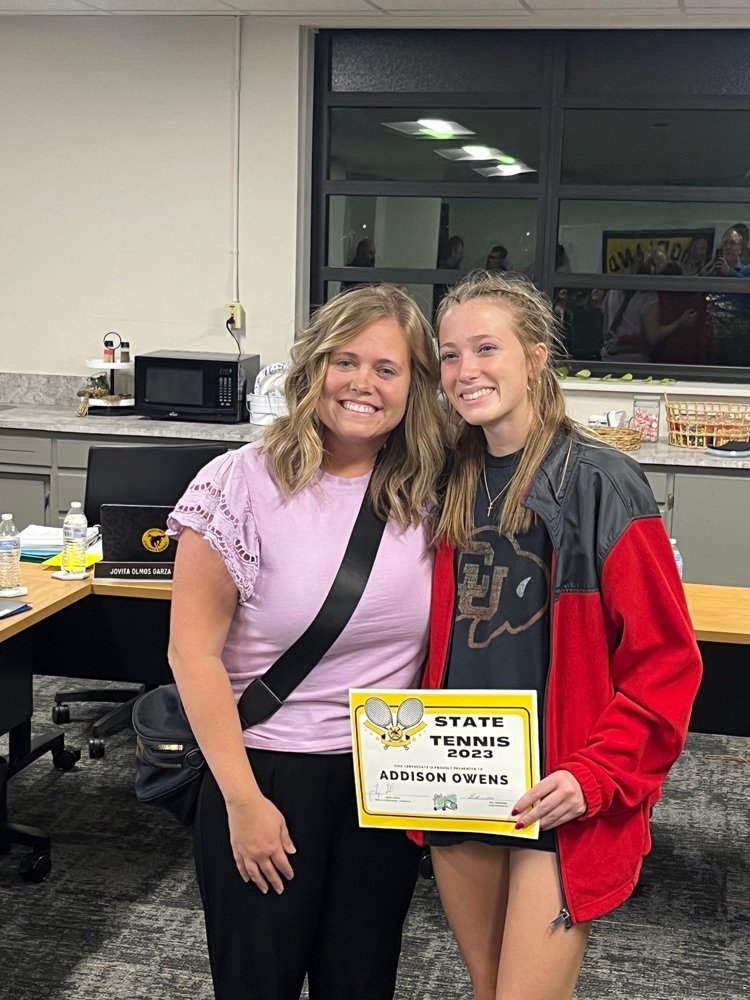 billbiermann1's tweet image. Recognized 4 of our girls fall sports at our BOE mtg last night with State qualifiers in golf, tennis, cross country, and volleyball #ghspride