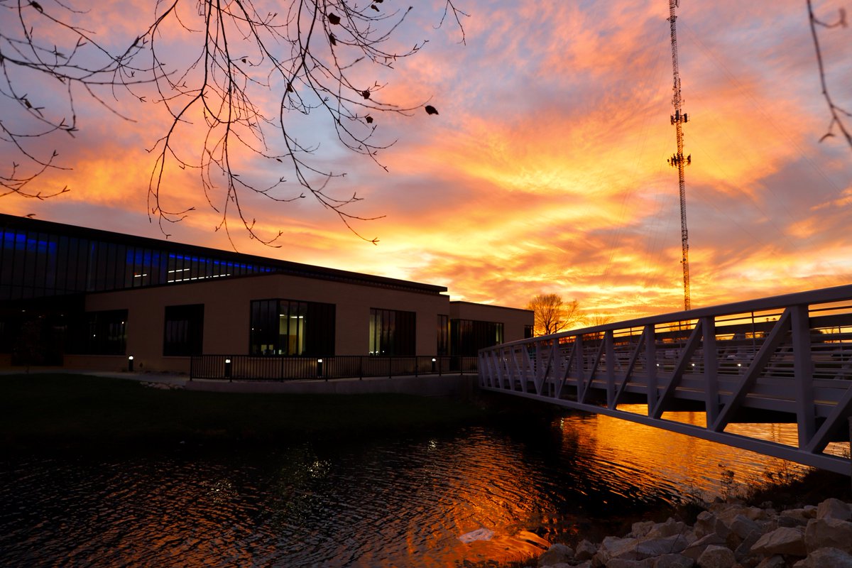 IowaCentral's tweet photo. Those Iowa sunsets. 💙🔱 #TritonNation #TridePride #BeATriton #CallThisHome https://t.co/SZ8unm73Pg