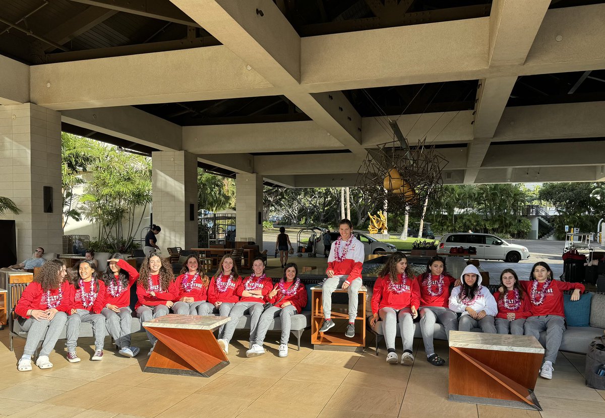 🐻 in Hawaii 🏝️🏀!